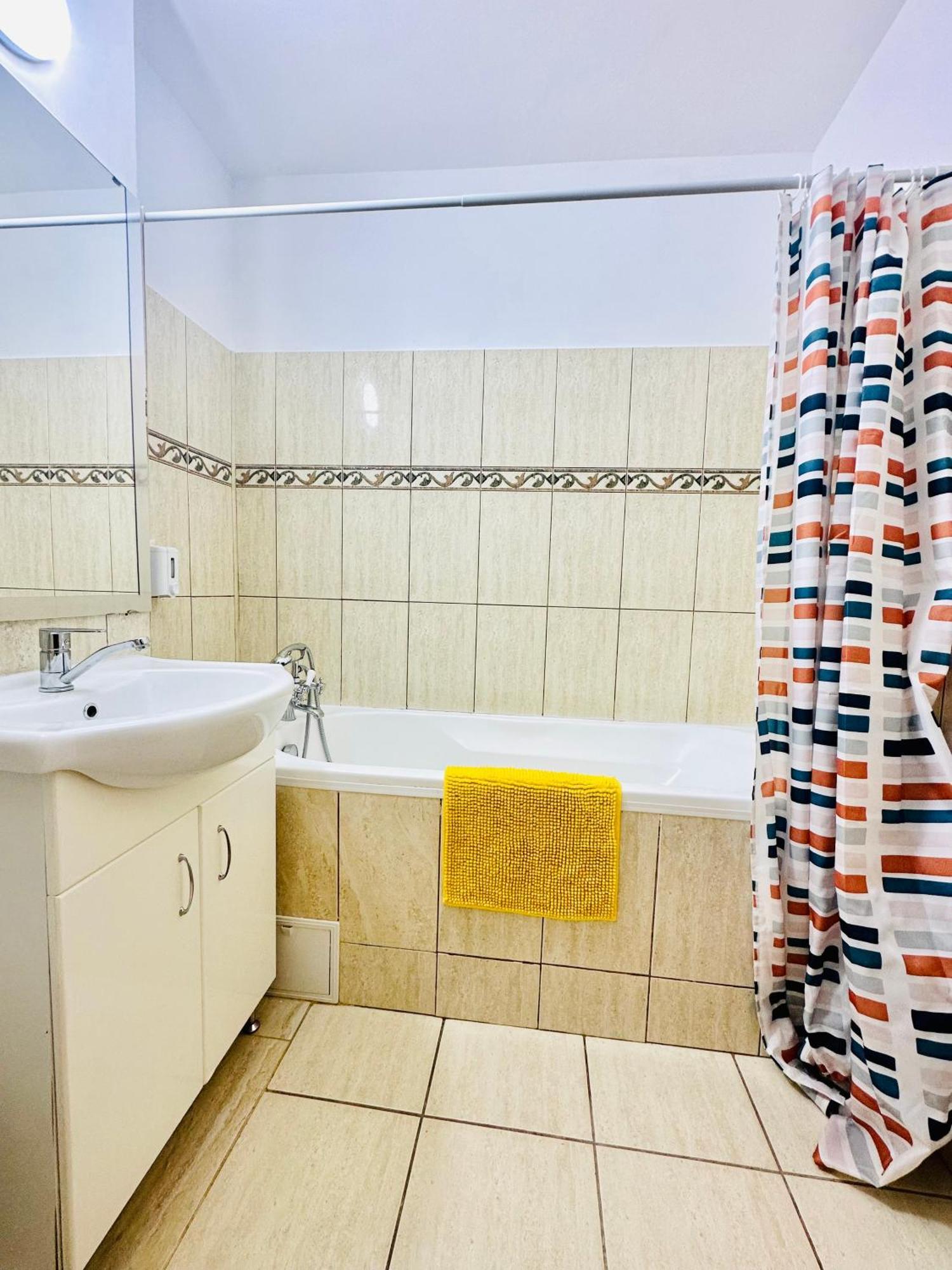 Tranquil Unirii Residence - Elegant & Spacious Living With Parking Steps From Parliament Bucureşti Eksteriør bilde
