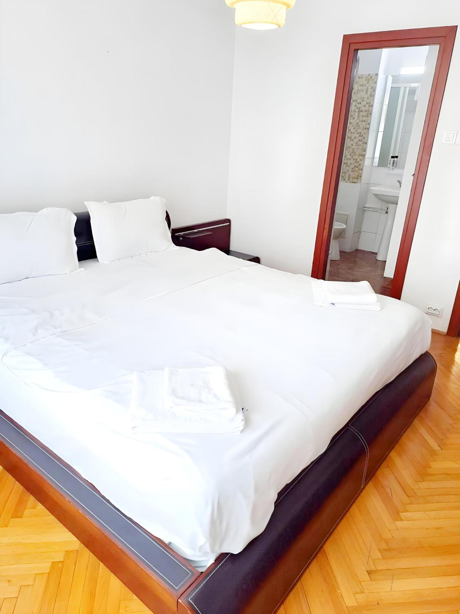 Tranquil Unirii Residence - Elegant & Spacious Living With Parking Steps From Parliament Bucureşti Eksteriør bilde